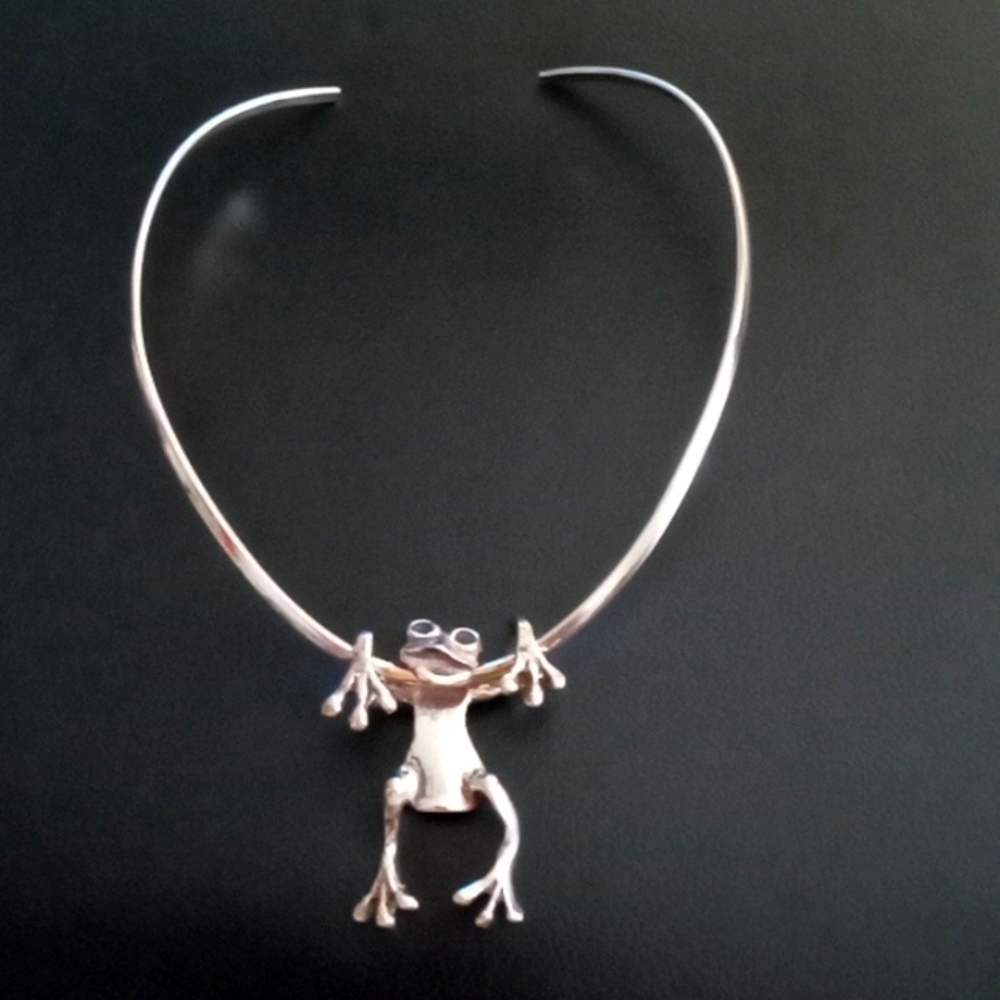 SILVER FROG SLIDE AND COLLAR